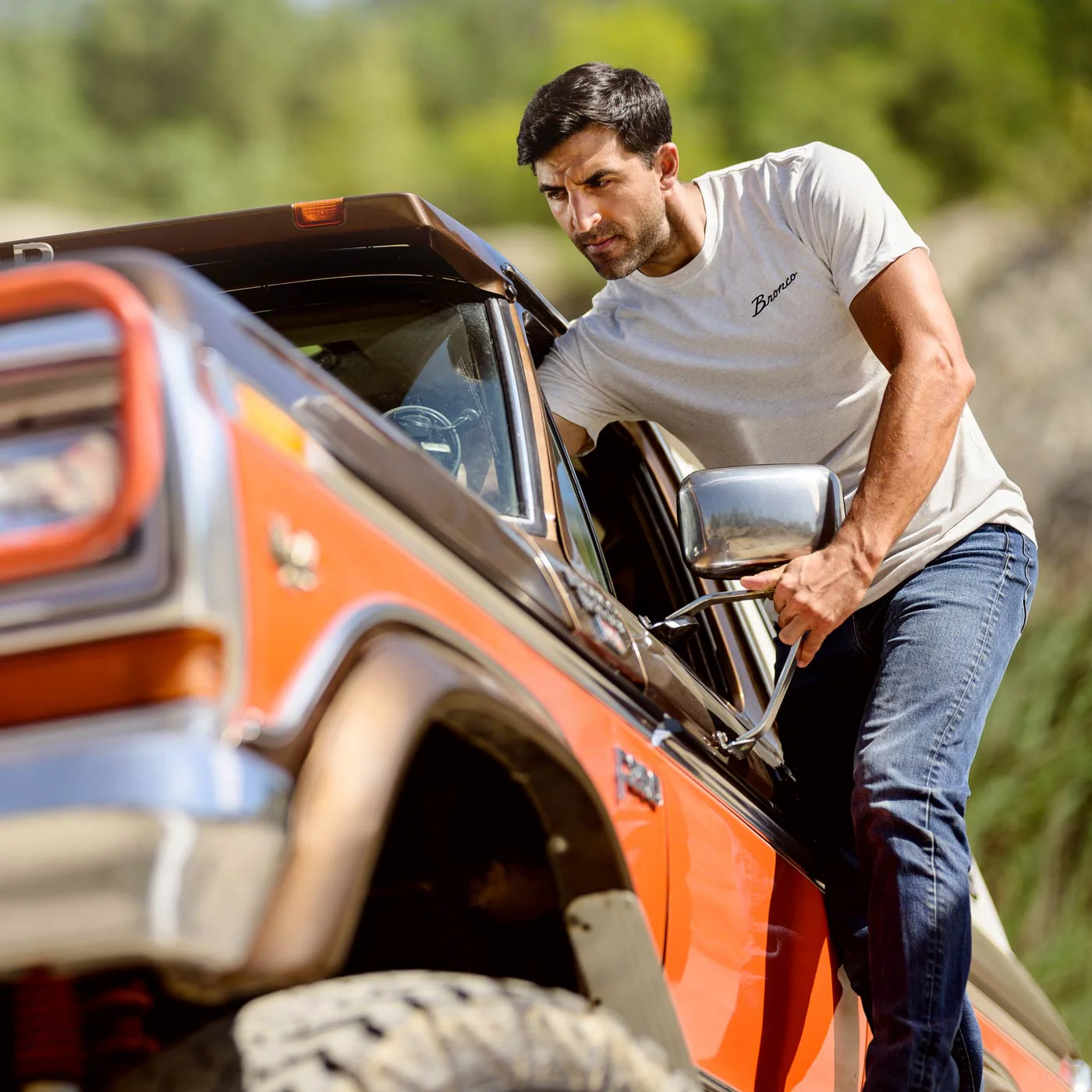 Ford Vintage Bronco Mens Northern Sunset Graphic T-Shirt - Image 2