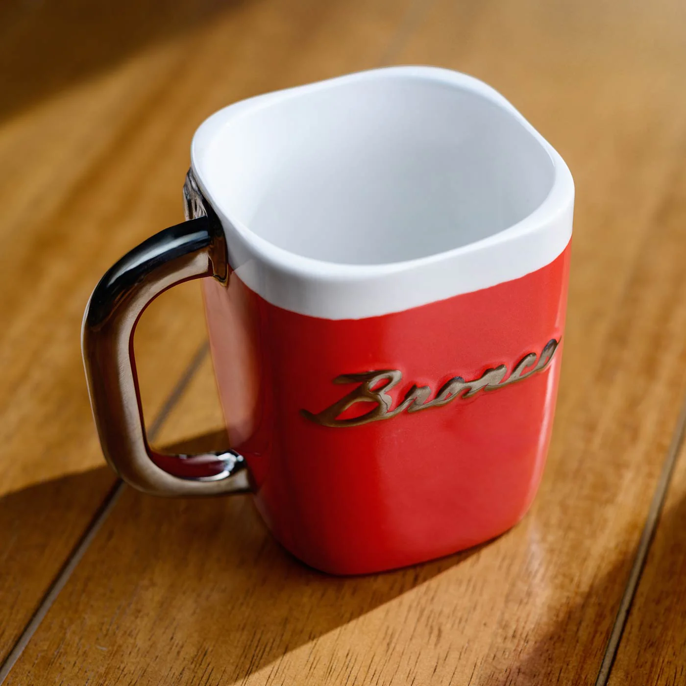 Ford Bronco Vintage 14oz Red Ceramic Mug - Image 4
